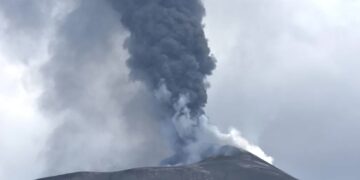 Aktywny wulkan Etna, fot. PAP/EPA/ANSA/ORIETTA SCARDINO