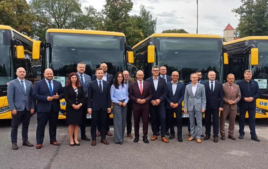 Gminy powiatu krośnieńskiego wraz ze starostwem powołały związek transportowy i sięgnęły po dofinansowania na zakup 16 autoubusów (fot. Piotr Bakselerowicz)