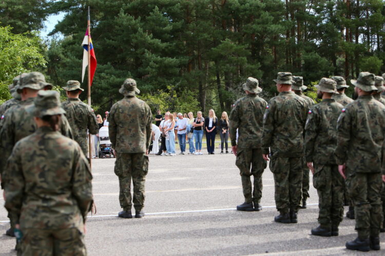Wêdrzyn, 17.08.2026. Uroczystoæ po¿egnania XIX zmiany Polskiego Kontyngentu Wojskowego Rumunia na terenie kompleksu koszarowego 45. Wojskowego Oddzia³u Gospodarczego w Wêdrzynie, 17 bm. W sk³ad XIX zmiany PKW Rumunia wchodz¹ g³ównie ¿o³nierze 17. Wielkopolskiej Brygady Zmechanizowanej. (jm) PAP/Lech Muszyñski