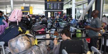 Utrudnienia na lotnisku Heathrow, fot. PAP/EPA/NEIL HALL