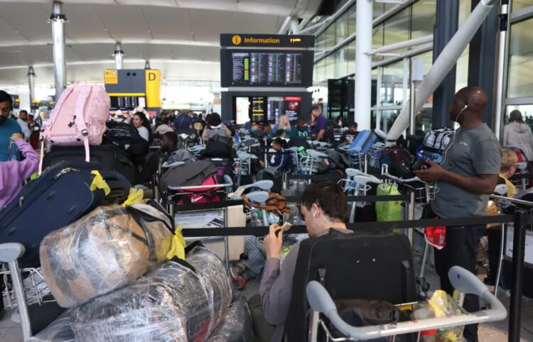 Utrudnienia na lotnisku Heathrow, fot. PAP/EPA/NEIL HALL