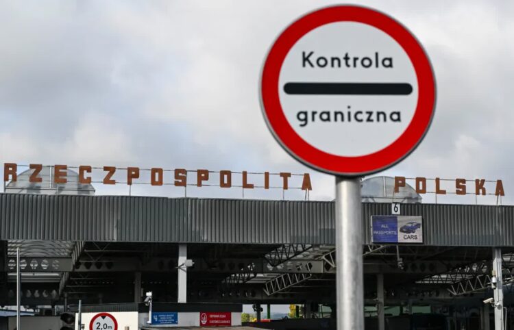 Drogowe, polsko-ukraińskie przejście graniczne w Medyce, fot. PAP/Darek Delmanowicz