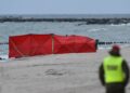 Miejsce znalezienia wojskowego bezzałogowca na plaży w Rusinowie PAP/Adam Warżawa