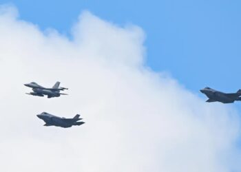 Samoloty F-35 i F-16 Sił Powietrznych RP - zdjęcie ilustracyjne Fot. PAP/Marcin Obara