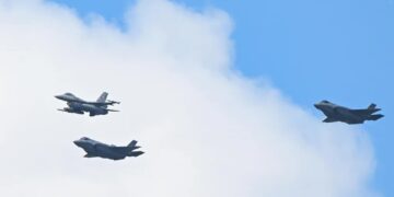 Samoloty F-35 i F-16 Sił Powietrznych RP - zdjęcie ilustracyjne Fot. PAP/Marcin Obara