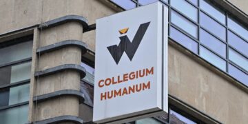 Siedziba Collegium Humanum Fot. PAP/Maciej Kulczyński