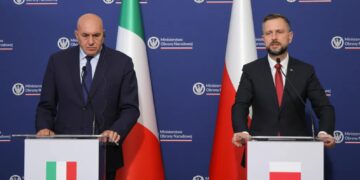 Wicepremier, minister obrony narodowej Władysław Kosiniak-Kamysz i minister obrony Włoch Guido Crosetto Fot. PAP/Paweł Supernak