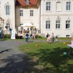 Przegląd podmiotów ekonomii społecznej na terenie pałacu w Bojadłach. Wydarzenie zorganizował ROPS w Zielonej Górze (fot. Piotr Bakselerowicz)