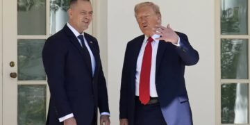 Prezydent Polski Karol Nawrocki i prezydent USA Donald Trump. Fot. PAP/EPA/ YURI GRIPAS / POOL