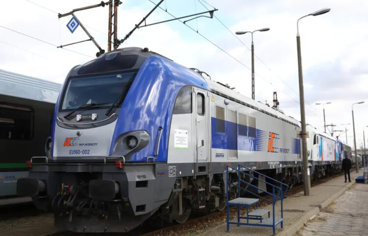 Pociąg PKP Intercity Fot. PAP/Rafał Guz