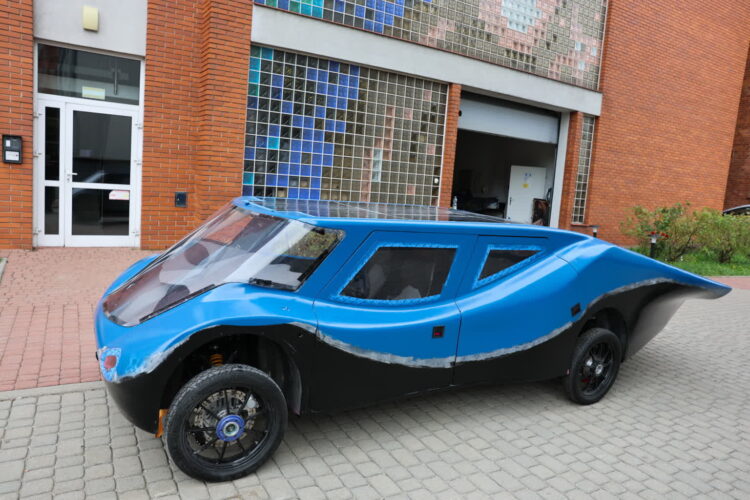 PREMIERA BOLIDU ELEKTRYCZNEGO EAGLE TWO. Fot. PAP/Marian Zubrzycki