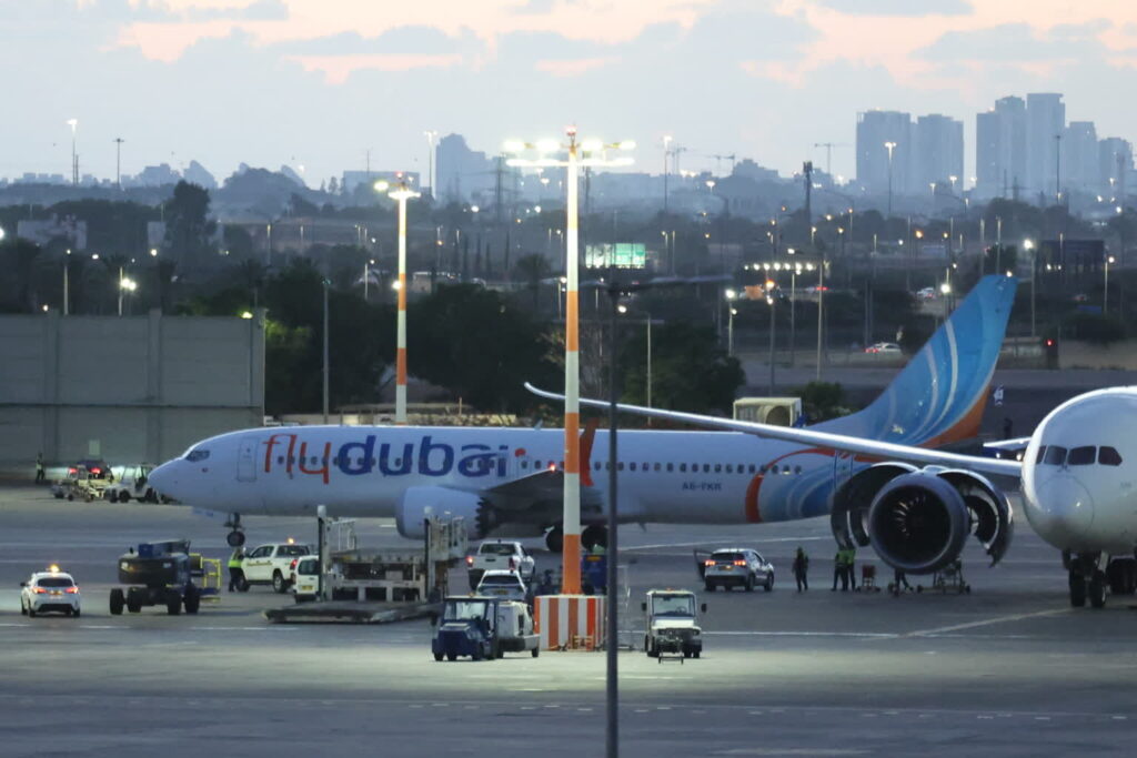 Samolot linii Flydubai lecący do Izraela został przekierowany do Arabii Saudyjskiej po awanturze w kokpicie w trakcie lotu. Fot. PAP/EPA/ABIR SULTAN