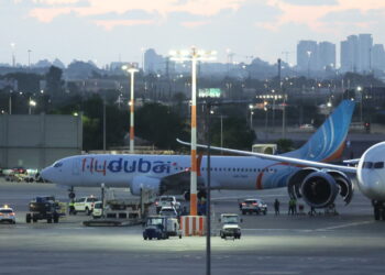 Samolot linii Flydubai lecący do Izraela został przekierowany do Arabii Saudyjskiej po awanturze w kokpicie w trakcie lotu. Fot. PAP/EPA/ABIR SULTAN