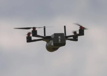 Dron - zdjęcie ilustracyjne Fot. PAP/Leszek Szymański