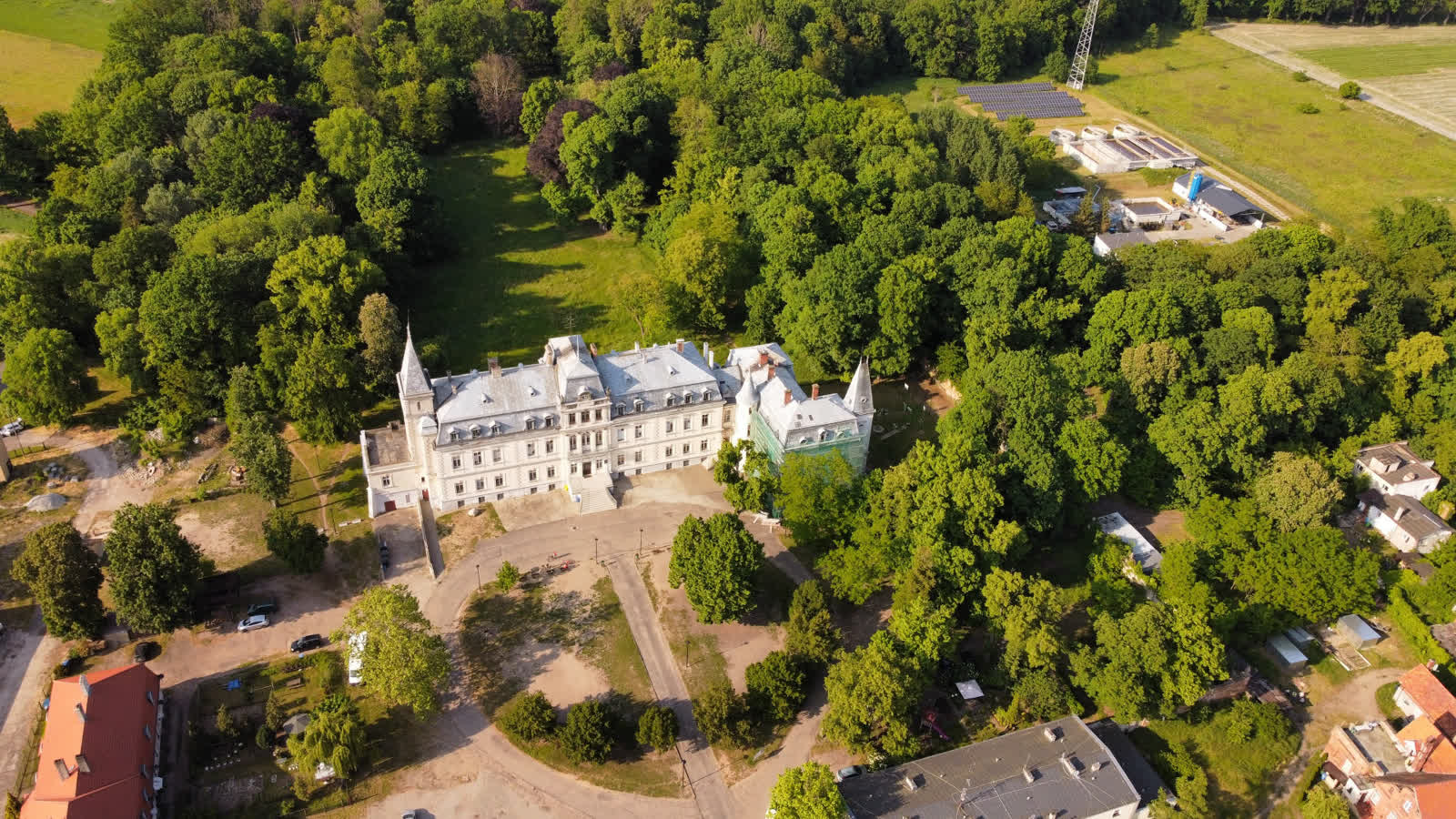 Odnowa parku przy pałacu w Trzebiechowie