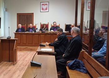 Posiedzenie w Sądzie Okręgowym w Zielonej Górze. Piotrowi M, właścicielowi strzelnicy, grozi dożywocie. Należące do niego psy śmiertelnie pogryzły 46-latka (fot. Piotr Bakselerowicz)