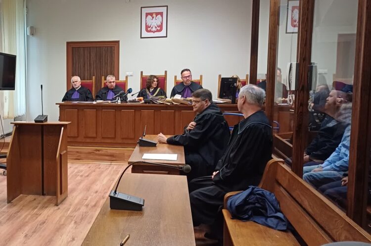 Posiedzenie w Sądzie Okręgowym w Zielonej Górze. Piotrowi M, właścicielowi strzelnicy, grozi dożywocie. Należące do niego psy śmiertelnie pogryzły 46-latka (fot. Piotr Bakselerowicz)