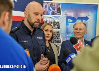 Konferencja prasowa przed spotkaniem inaugurującym program "Przyszłość a Ty" (fot. Lubuska Policja)