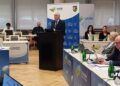 Ryszard Rębilas, dyrektor lubuskiego oddziału PolRegio, podczas wystąpienia na sesji sejmiku lubuskiego (fot. Piotr Bakselerowicz)