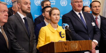 Na pierwszym planie Kaja Kallas, szefowa unijnej dyplomacji (PAP/EPA/GIUSEPPE LAMI)