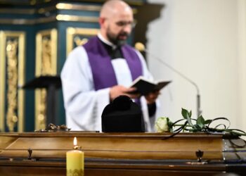 Uroczystości pogrzebowe ks. Stanisława Zbojnowicza w kościele rektoralnym pw. św. Mikołaja Biskupa w Jarosławiu, fot. PAP/Darek Delmanowicz
