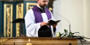 Uroczystości pogrzebowe ks. Stanisława Zbojnowicza w kościele rektoralnym pw. św. Mikołaja Biskupa w Jarosławiu, fot. PAP/Darek Delmanowicz