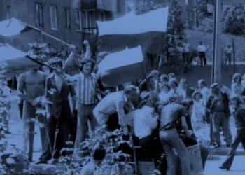 Przemarsz uczestników strajku ul. 1 Maja pod Komitetem Wojewódzkim PZPR w Radomiu. Fot. AIPN za: Instytut Pamięci Narodowej/FB