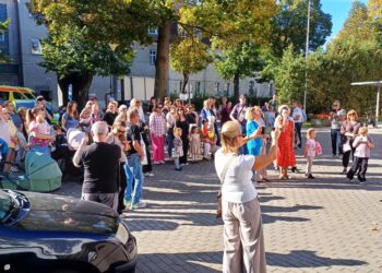 Cichy protest przeciwko zamknięciu porodówki w szpitalu w Sulechowie (fot. Piotr Bakselerowicz)