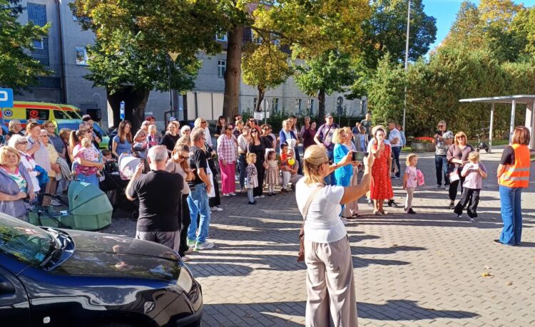 Cichy protest przeciwko zamknięciu porodówki w szpitalu w Sulechowie (fot. Piotr Bakselerowicz)