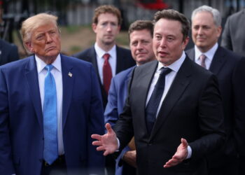 Prezydent Donald Trump i Elon Musk-dyrektor generalny firm Tesla, X i SpaceX po spotkaniu z przedstawicielami sektora technologicznego w Białym Domu w Waszyngtonie, poświęconym kwestii superinteligencji. Fot. PAP/EPA/Tierney L. Cross / POOL