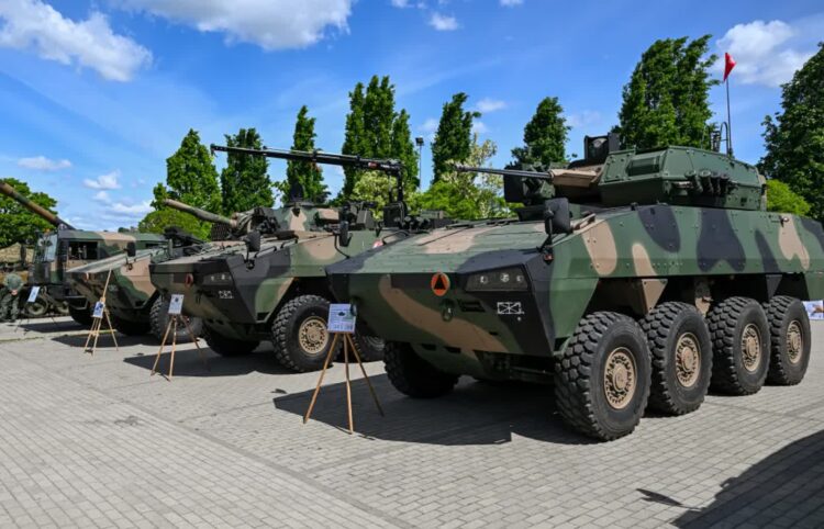 Kołowy Transporter Opancerzony Rosomak Fot. PAP/Darek Delmanowicz