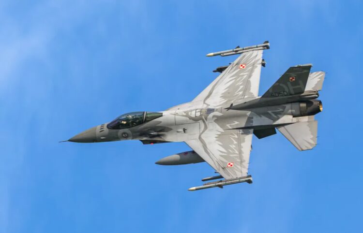 Myśliwiec F-16. Zdj. ilustracyjne. Fot. PAP/Jakub Kaczmarczyk