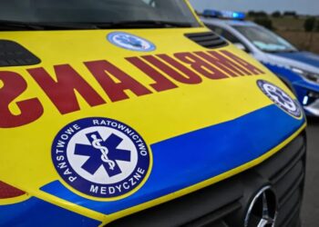 Ambulans pogotowia ratunkowego. Fot. PAP/Darek Delmanowicz