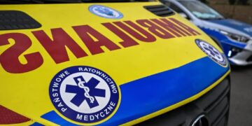 Ambulans pogotowia ratunkowego. Fot. PAP/Darek Delmanowicz