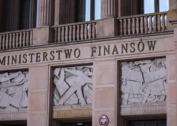 Gmach Ministerstwa Finansów przy ul. Świętokrzyskiej. Fot. PAP/ Leszek Szymański