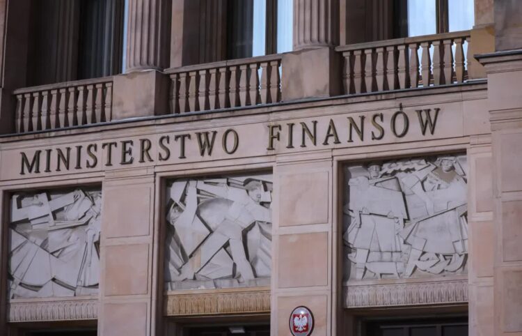 Gmach Ministerstwa Finansów przy ul. Świętokrzyskiej. Fot. PAP/ Leszek Szymański