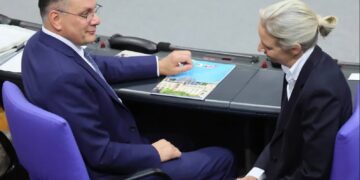 Liderzy AfD Tino Chrupalla i Alice Weidel. Fot. PAP/EPA/HANNIBAL HANSCHKE