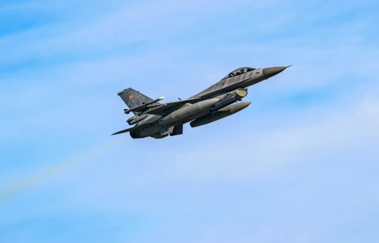 Samolot F-16. Fot. PAP/Jakub Kaczmarczyk