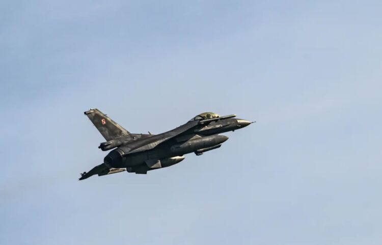 Samolot F-16. Fot. PAP/Jakub Kaczmarczyk