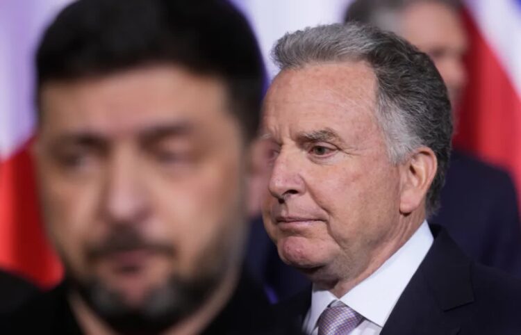 Prezydent Ukrainy Wołodymyr Zełenski i przedstawiciele USA odpowiedzialni za negocjacje dotyczące rozejmu Steve Witkoff. Fot. PAP/EPA/MARKUS SCHREIBER / POOL