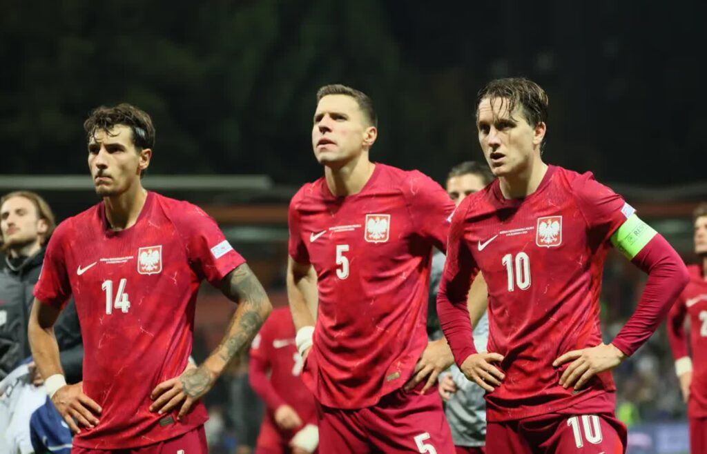Piłkarze reprezentacji Polski (od lewej): Jakub Kiwior, Jan Bednarek i Piotr Zieliński. Fot. PAP/Leszek Szymański