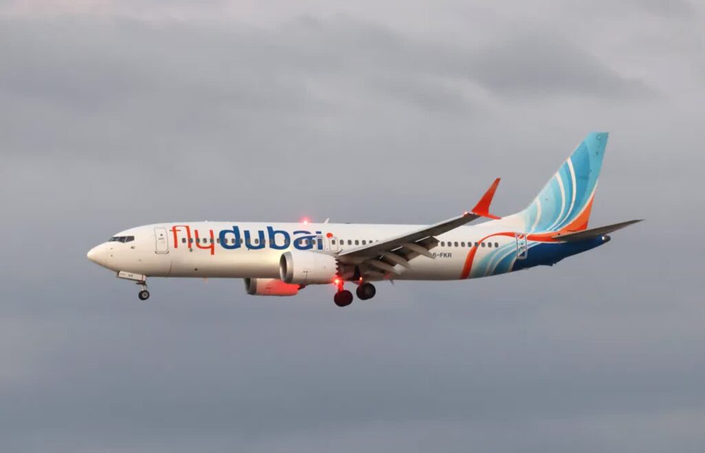 Samolot lini Flydubai. Fot. PAP/EPA/ABIR SULTAN