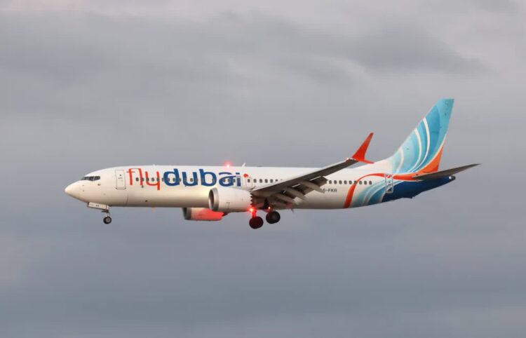 Samolot lini Flydubai. Fot. PAP/EPA/ABIR SULTAN