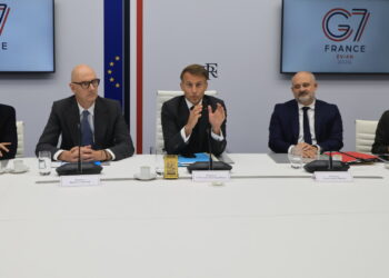 PAP/EPA/LUDOVIC MARIN / POOL