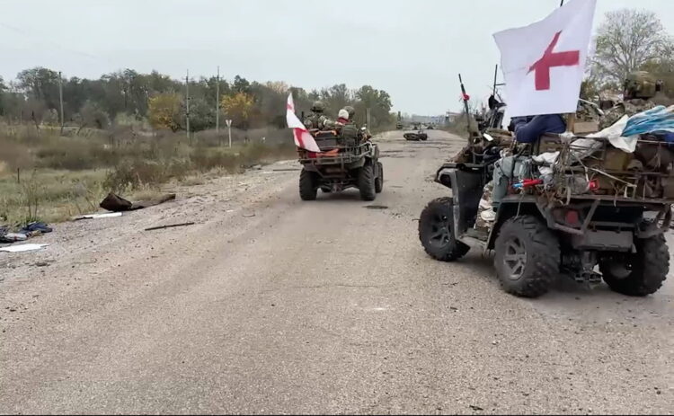 Siły rosyjskie oczyszczają dostęp do miasta Ołeszky w warunkach lokalnego zawieszenia broni. Fot. PAP/EPA/RUSSIAN DEFENCE MINISTRY PRESS SERVICE HANDOUT