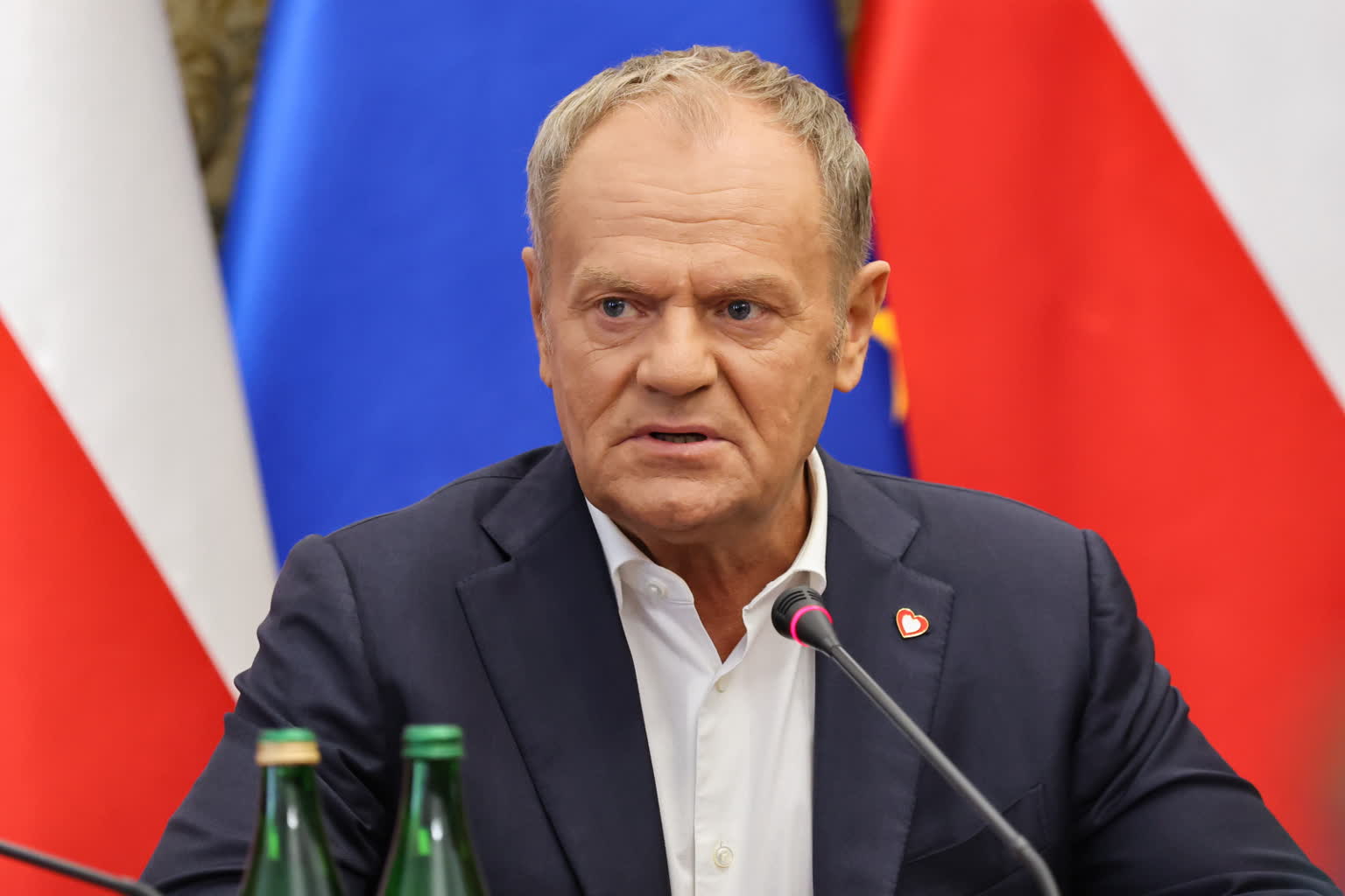 Premier: potrzebne są regulacje zwiększające bezpieczeństwo w sieci