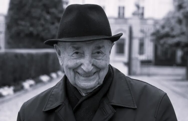 Prof. Andrzej Kułakowski. Fot. PAP/Radek Pietruszka