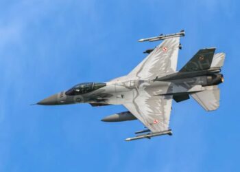 Myśliwiec F-16. Zdj. ilustracyjne. Fot. PAP/Jakub Kaczmarczyk