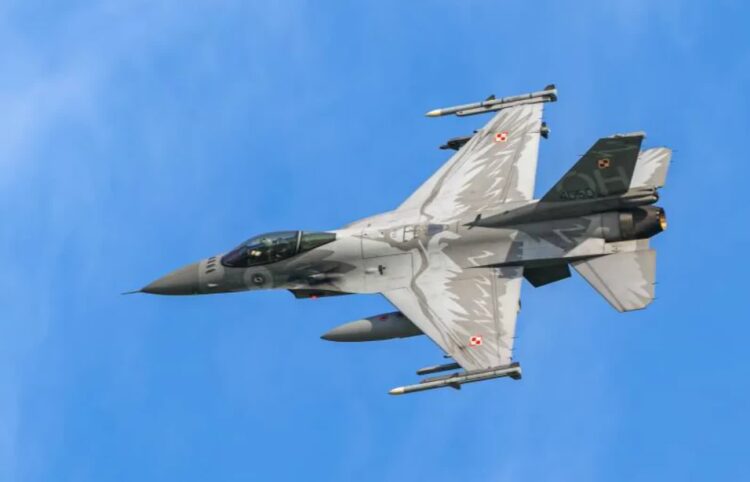 Myśliwiec F-16. Zdj. ilustracyjne. Fot. PAP/Jakub Kaczmarczyk