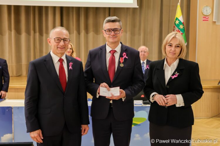 Sebastian Ciemnoczołowski odznaczony przez ministra edukacji narodowej (lubuskie.pl)
